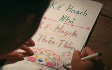 Cách em 1 milimet – Tập 7: Đám trẻ dốc lòng kiếm tiền giúp bạn mổ tim, bài viết của Tú được đăng báo