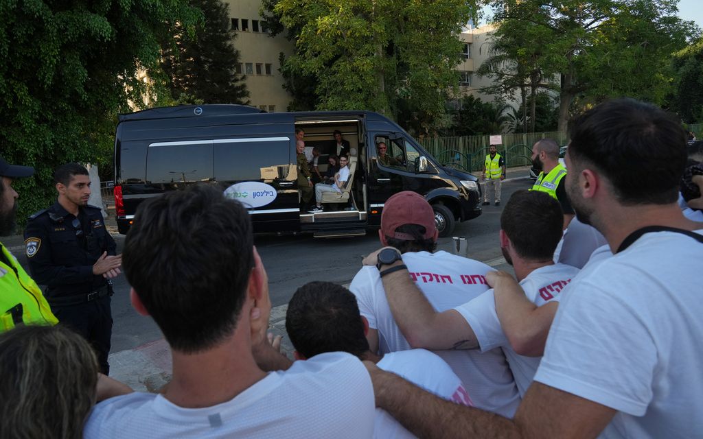 Israel trao trả 15 thi thể người Palestine về Gaza - Ảnh 2.