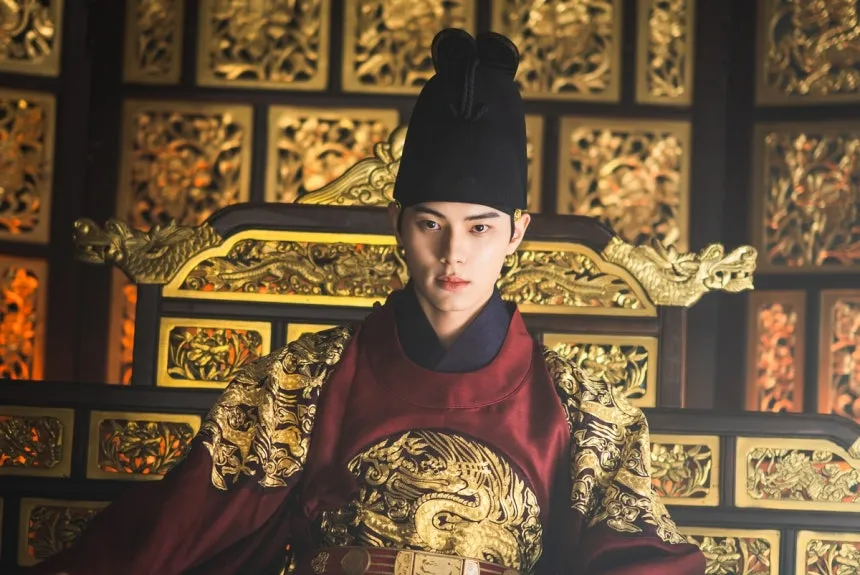 Hành trình kỳ diệu của ngôi sao “Bon Appétit, Your Majesty” Lee Chae Min - Ảnh 2.