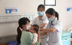 Virus RSV đe dọa trẻ nhỏ, chuyên gia khuyến cáo cha mẹ phòng tránh