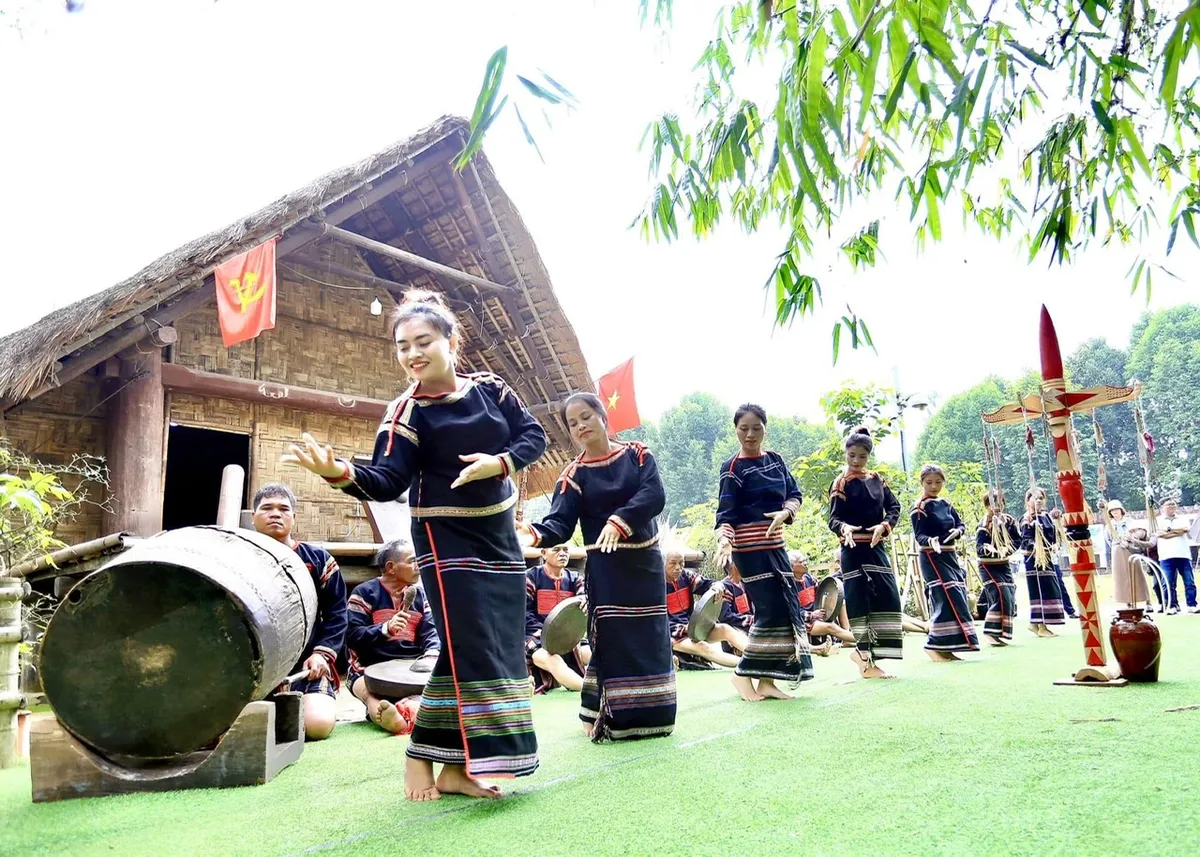 Khánh Hòa - Đắk Lắk: Hợp tác phát triển sản phẩm du lịch biển, rừng- Ảnh 1.